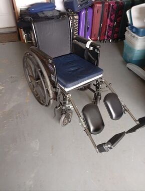 Adult Manual Wheelchair with Elevating Leg Rests